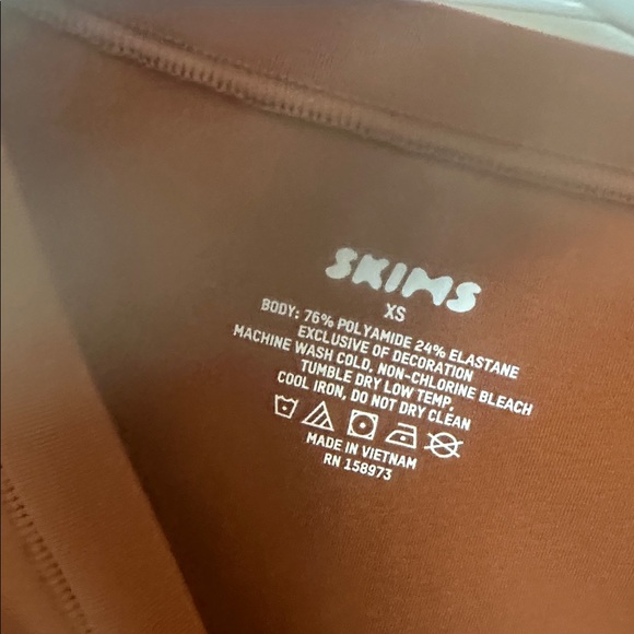 Skims Fits Everybody Long Sleeve Crewneck bodysuit NWOT **color not pictured - Picture 3 of 4